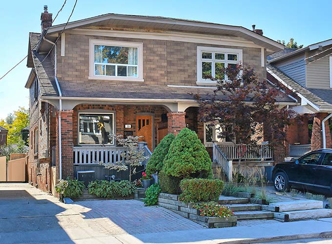 39 Manor Road West - 3D Tour and Real Estate Photography